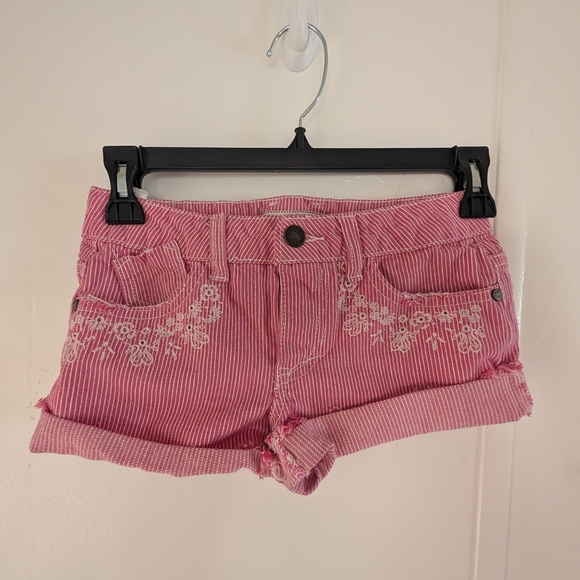 🛍️4 For $15🛍️Route 66 Pink Jean Shorts with Floral Embroidery - Picture 2 of 8